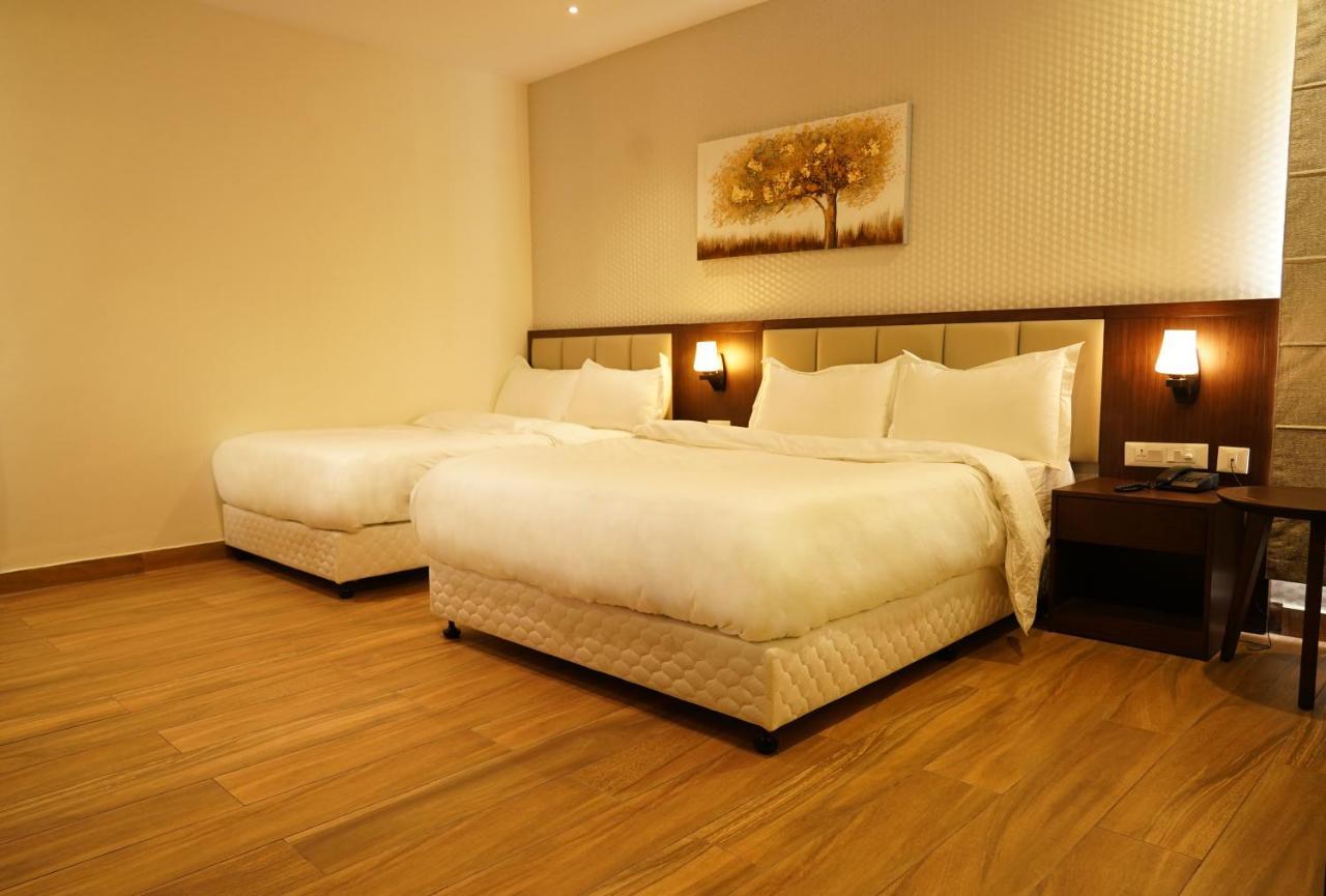 Hotel D Dev Vijayawāda エクステリア 写真